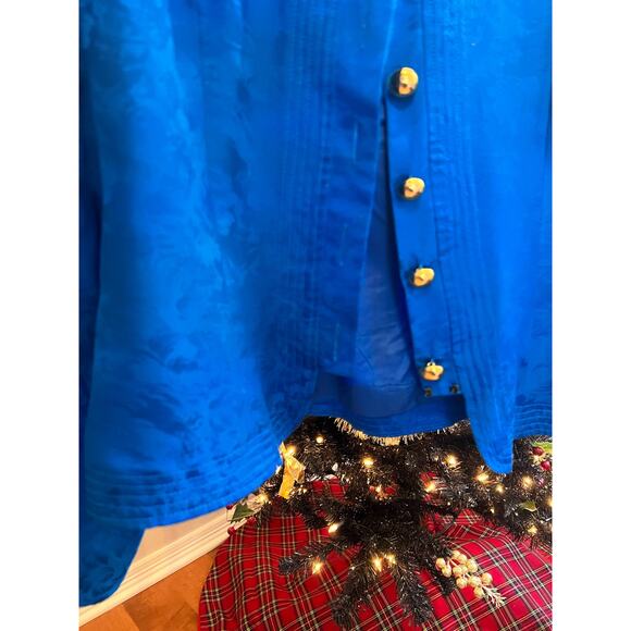 Vintage Silk Maggy London Royal Blue Floral Textured Gold Button Top, 6 - Picture 11 of 11